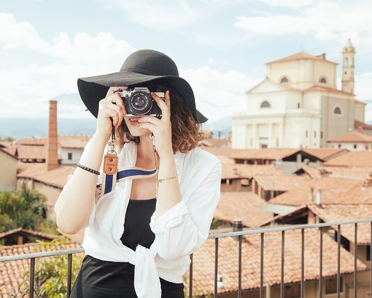 Ile zarabia fotograf w policji?