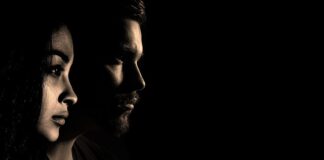 W jakim kierunku kosić trawnik?