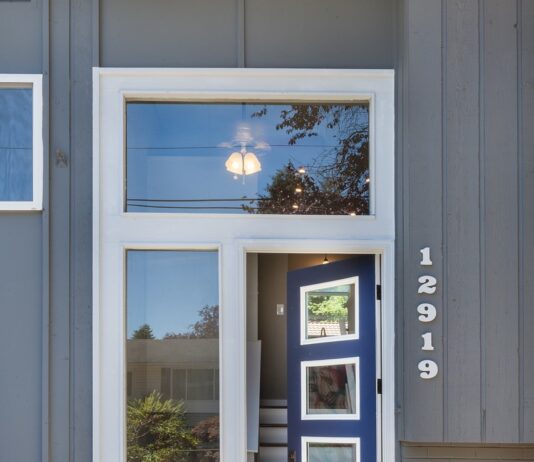 tabliczki grawerowane na drzwi